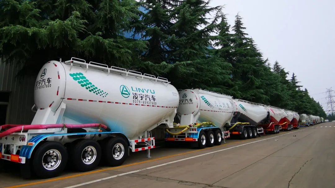 中集老哥俱乐部粉罐车